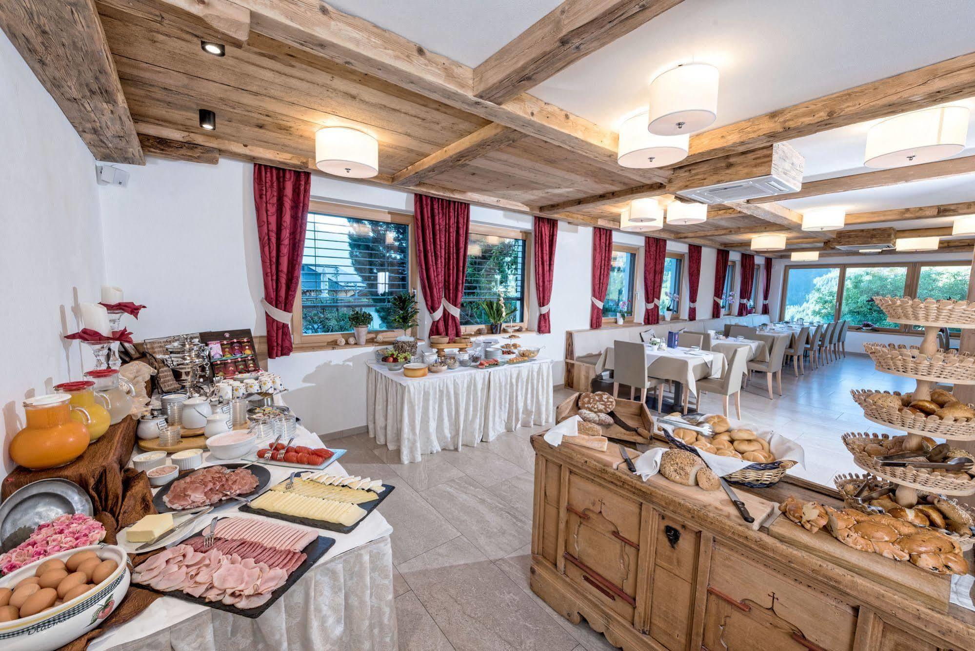 Hotel Alpenland Moso Eksteriør billede