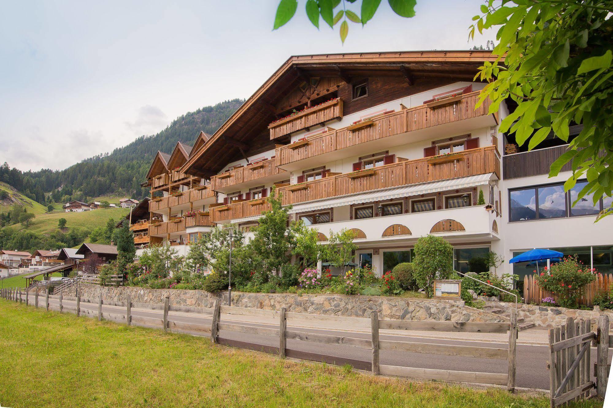 Hotel Alpenland Moso Eksteriør billede