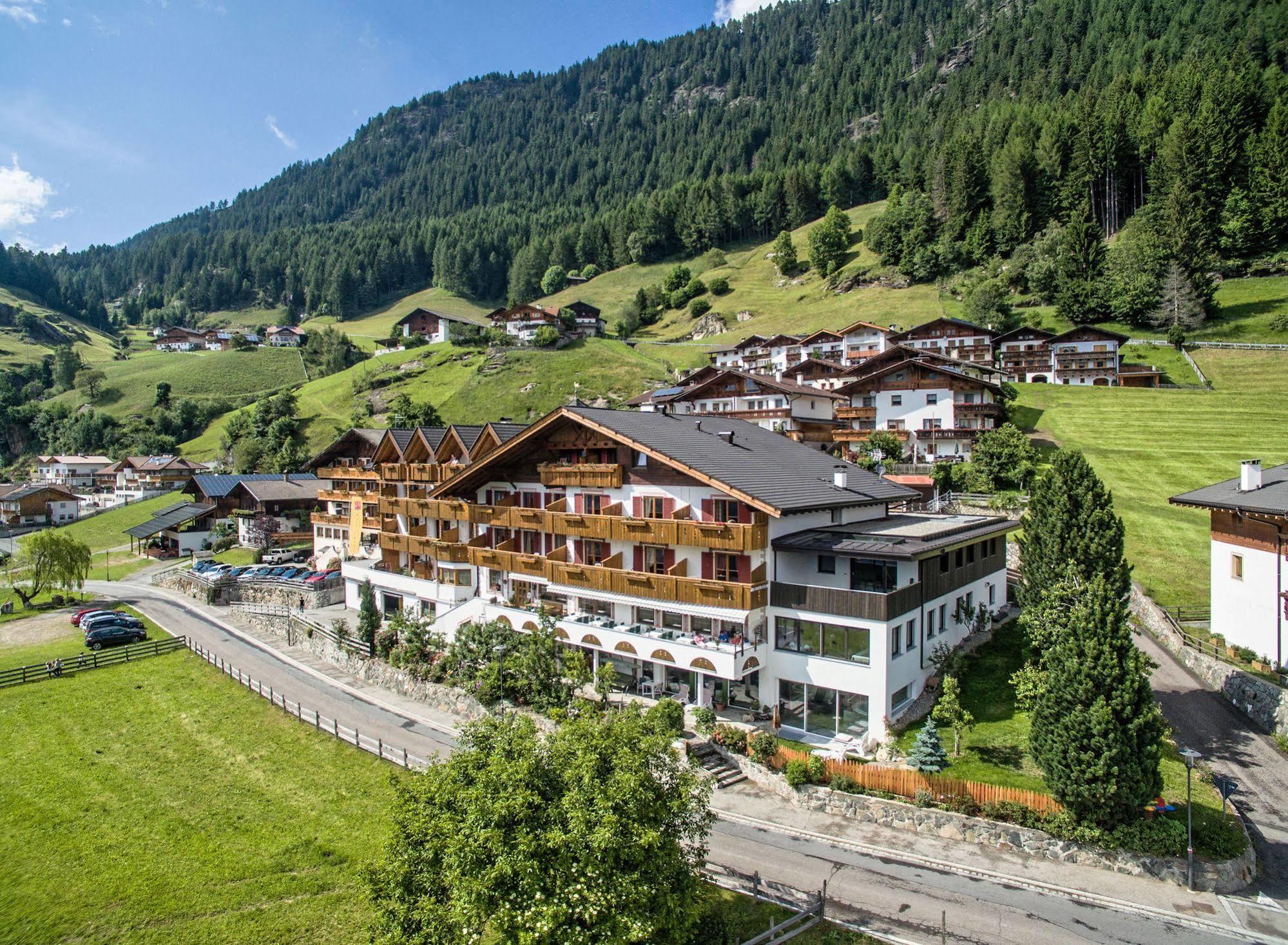 Hotel Alpenland Moso Eksteriør billede